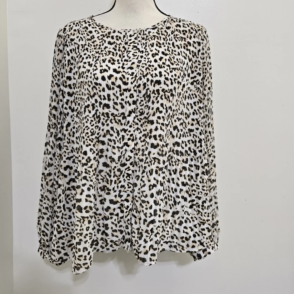 BANANA REPUBLIC size Large Long Sleeve Pleated Animal Print Button Lined‎ Blouse